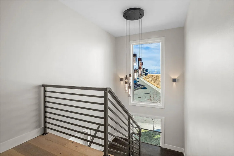 Kelowna House: 647 Carnoustie Drive
