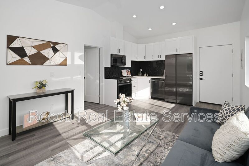 San Diego Condo: 4685 49th st