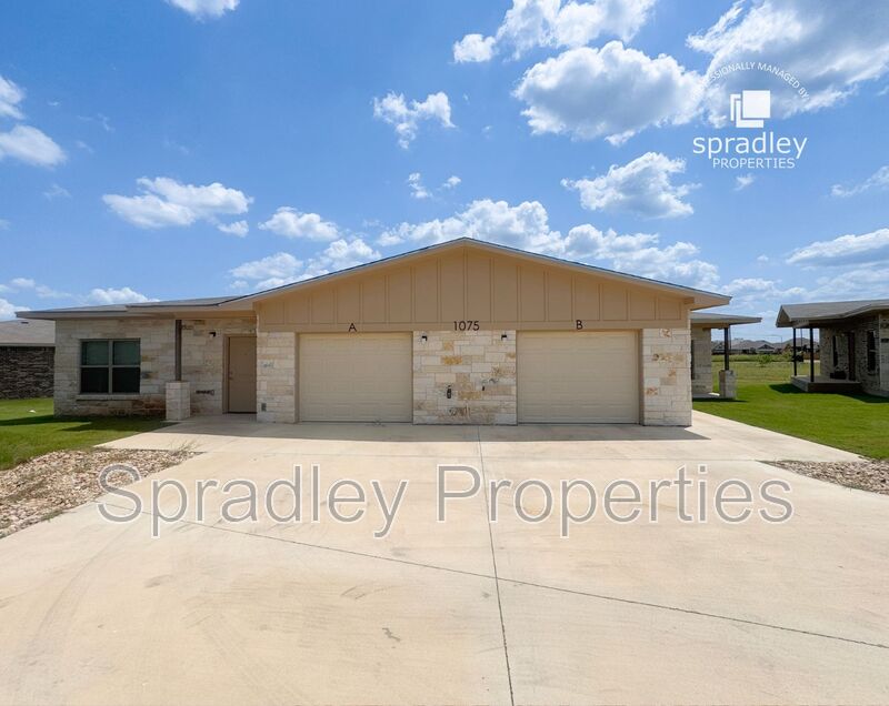 Belton Townhome: 1075A Hibiscus Dr