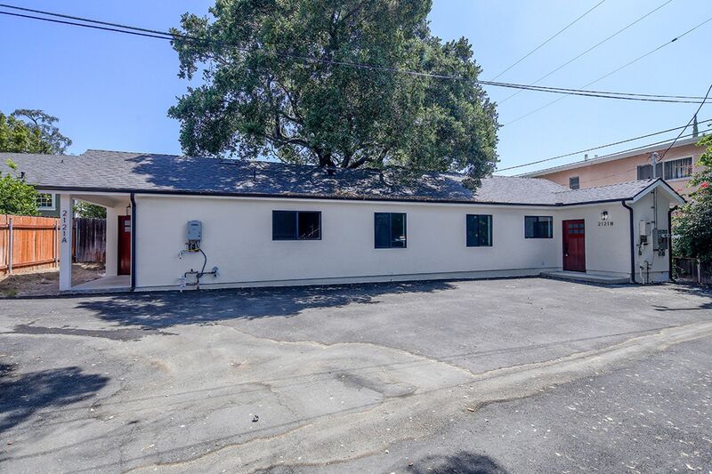 Montrose House: 2121-2123 Glenada Ave