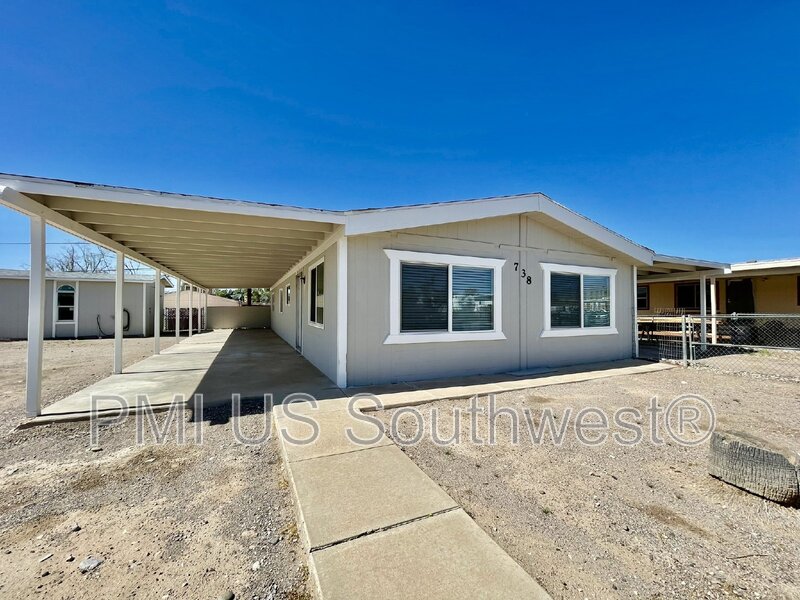 Bullhead City House: 738 Swan Drive