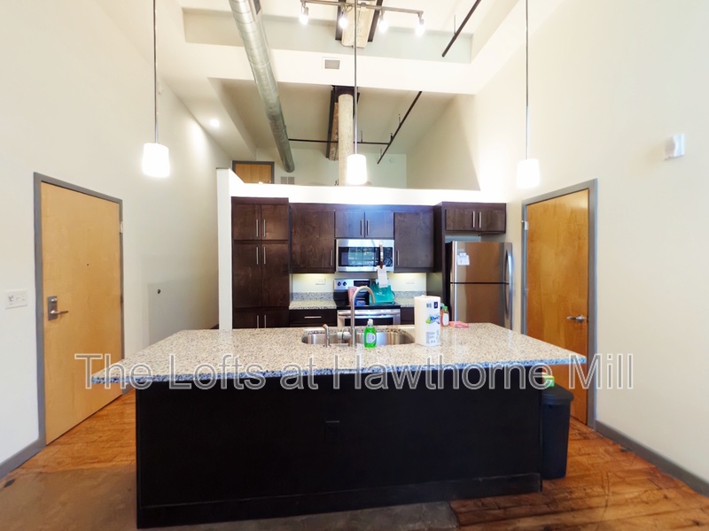 Charlotte Condo: 1101 Hawthorne Lane