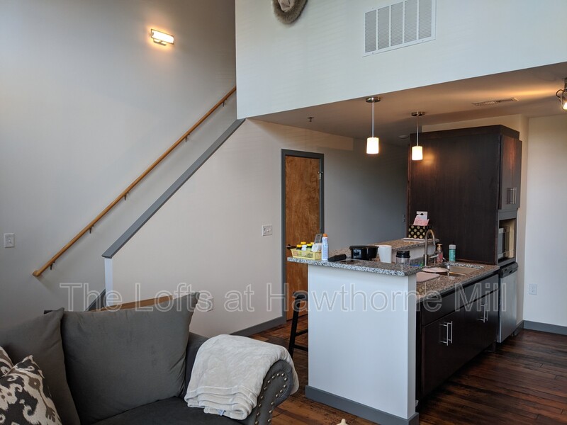 Charlotte Condo: 1101 Hawthorne Lane