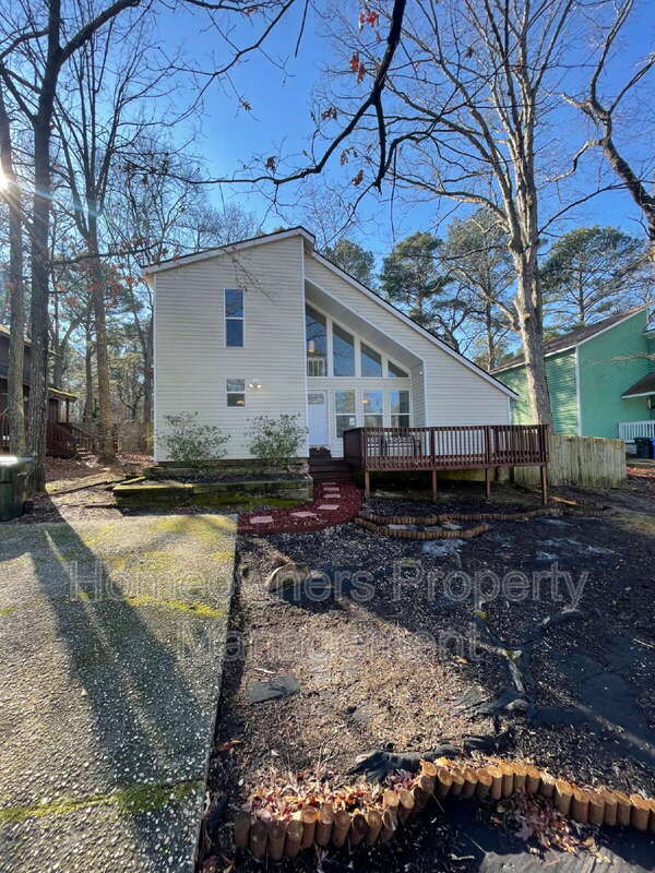 Fayetteville House: 5713 Waterwood Dr