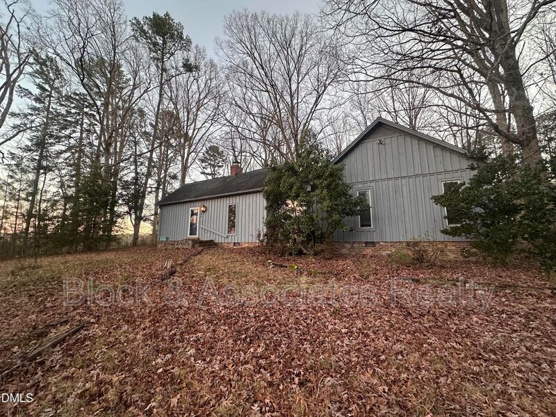 Pittsboro House: 67 Andrews Store Road