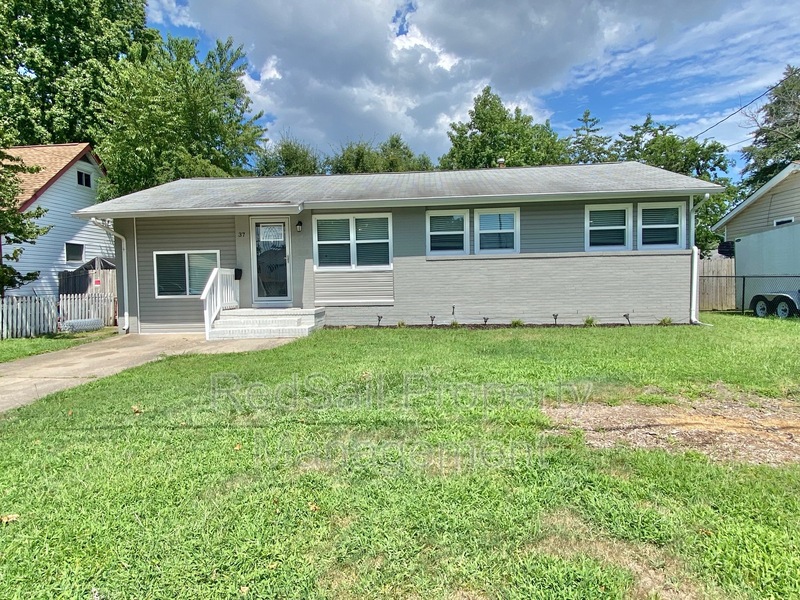 Hampton House: 37 Pennwood Dr