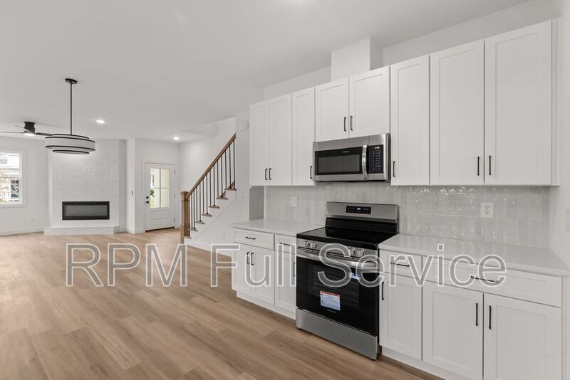 Nashville House: 2109B 14th Avenue N