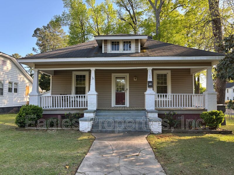 Goldsboro House: 1300 Evergreen Avenue