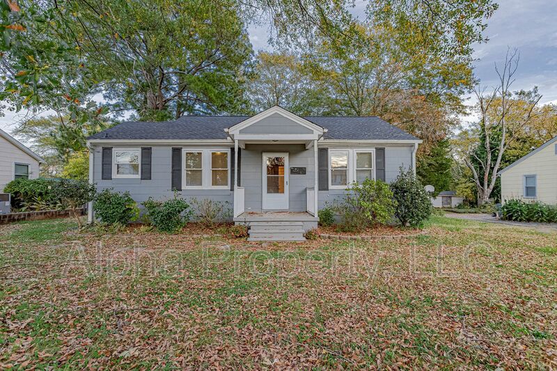 Spartanburg House: 217 Charlesworth Ave