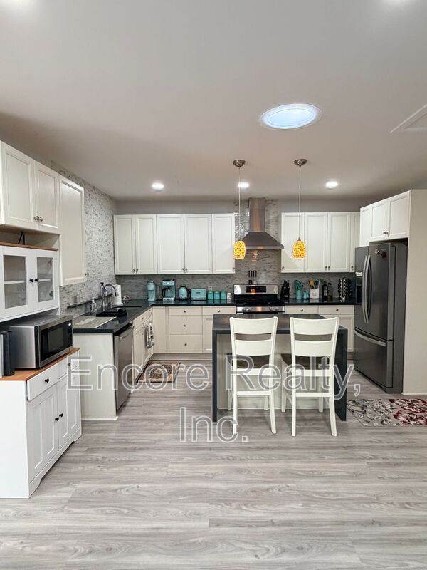 La Mesa House: 10628 Louisa Dr