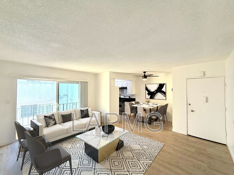 Los Angeles House: 1426 South Point View