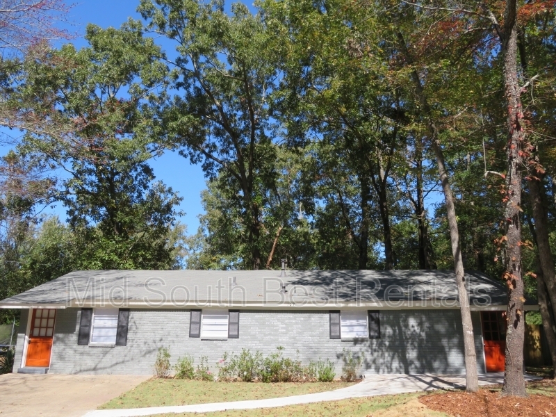 Sherwood House: 107 Greenwood