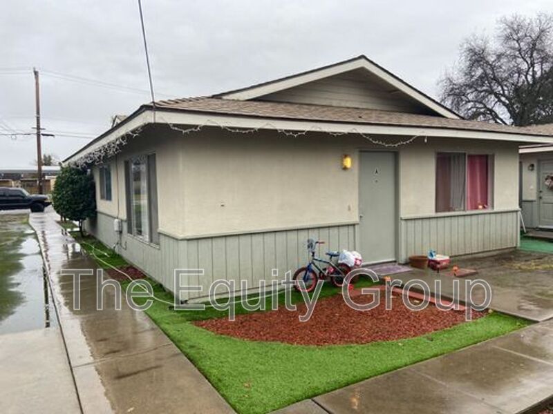 Visalia Condo: 801 South Conyer St