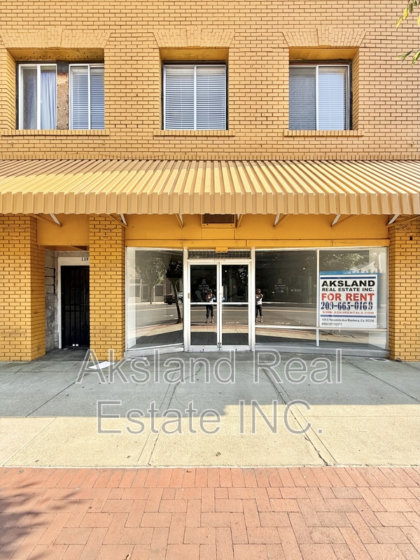 Manteca House: 135 West Yosemite Avenue - 1