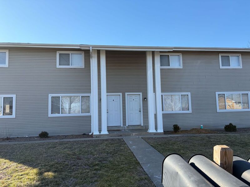 Columbia House: 1511 Sylvan Lane