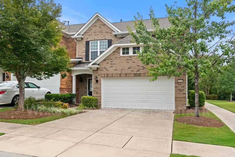 Charlotte Townhome: 15648 Canmore Street