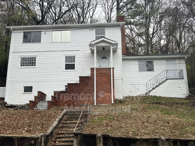 Chattanooga House: 2512 Campbell Street