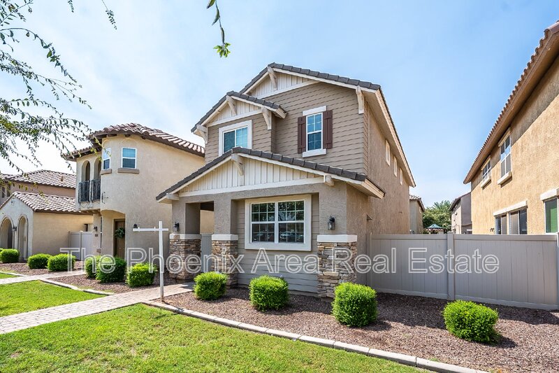 Gilbert House: 1055 S Reber Ave