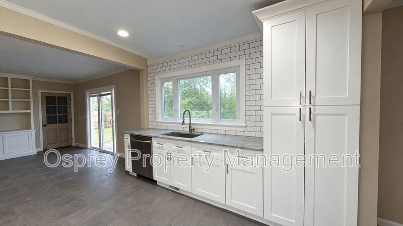 Beautifully Renovated 3-Bedroom Home in Virginia Beach! - Photo 5