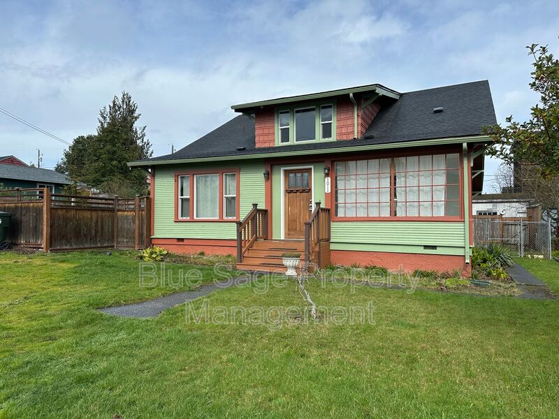 Port Angeles House: 1011 W 11th St