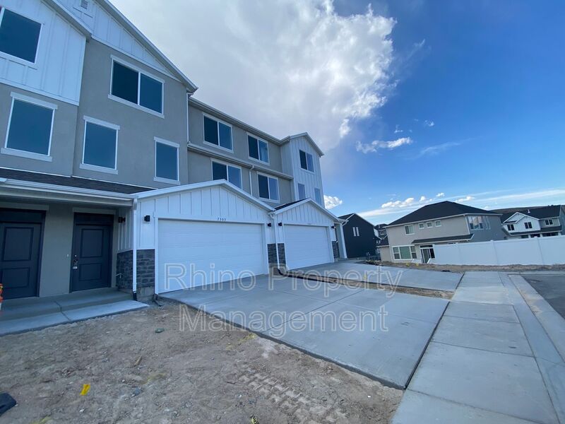 Request a Viewing for 7303 N Locust Ave Tenant Turner