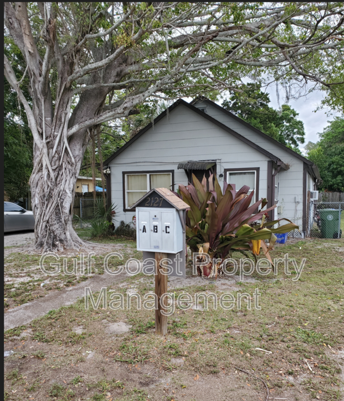Bradenton House: 2127 13th Street West