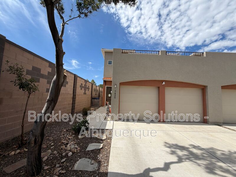 Albuquerque House: 7420 Tangerine Court NE