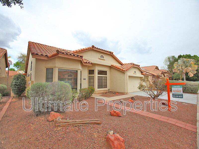 Avondale House: 10922 W Cottonwood Ln