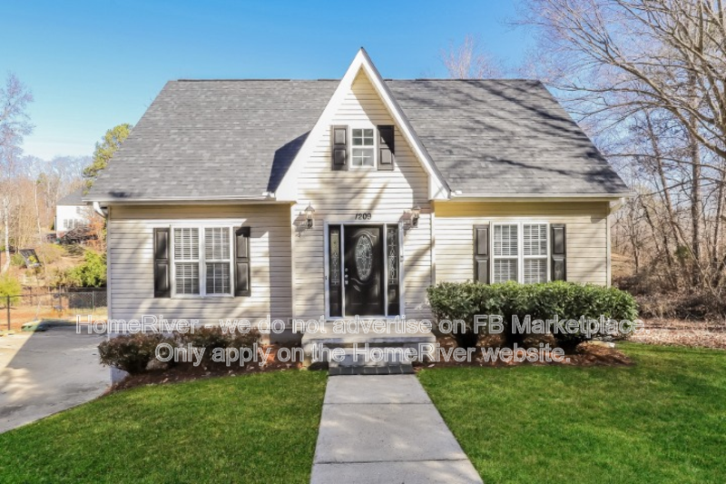 Lewisville House: 1209 Bebb Willow Ln