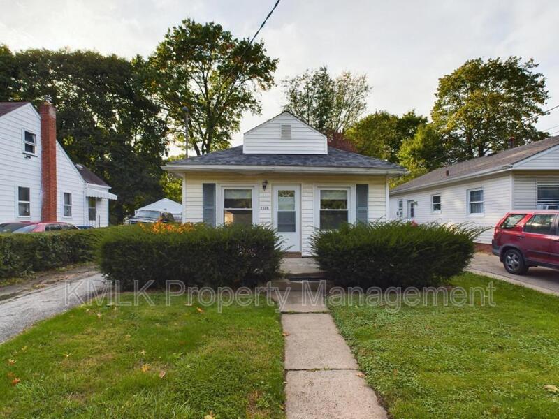 Akron House: 1128 Cordova Ave
