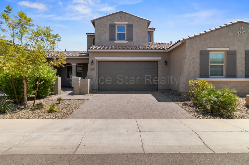 Goodyear House: 1827 N 140th Ave