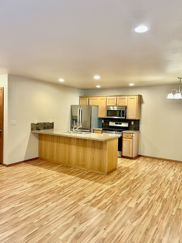 Lynden House: 1676 Lexi Loop - B