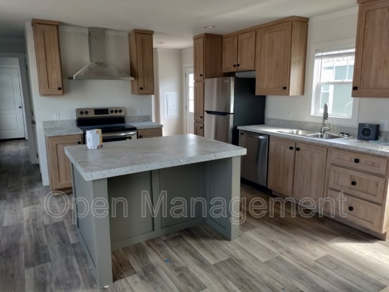 San Angelo House: 2950 Sunlake Dr