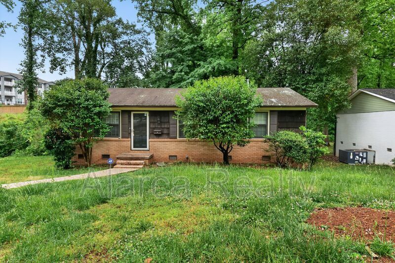 Charlotte House: 4201 Carlyle Dr