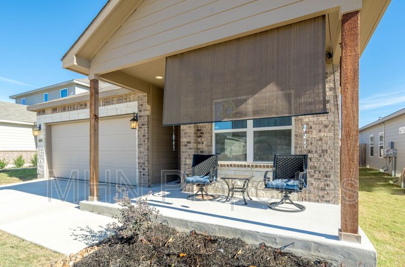 This property is both FOR SALE and FOR RENT! Beautifully Updated 3 bed/2 Bath Rausch Coleman home located in Elmendorf, 20 minutes from Downtown SA! - Photo 5