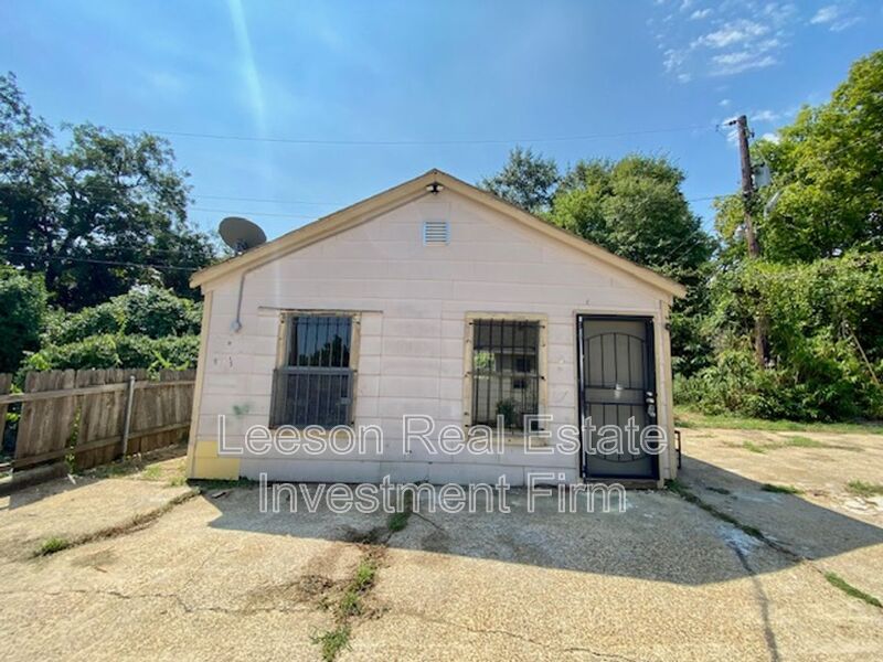 Shreveport House: 517.5 Stoner Ave