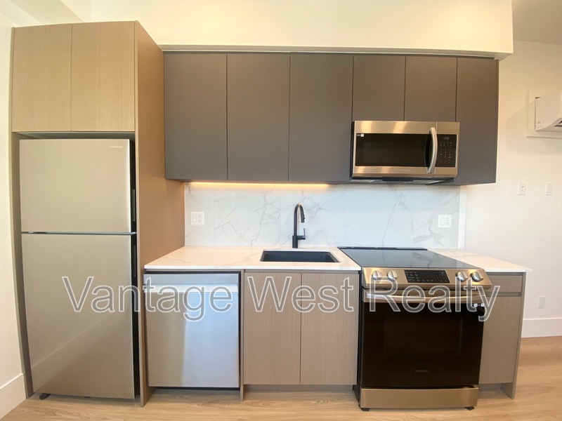 Kelowna Condo: 519-720 KLO Rd