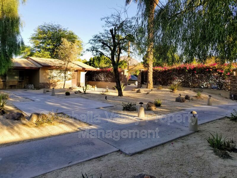 Palm Desert House: 73922 Shadow Mountain Dr