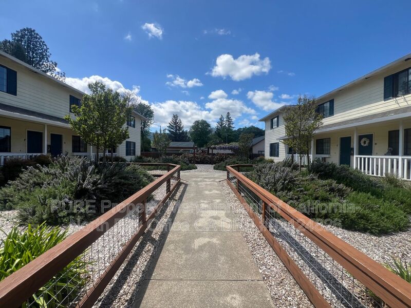 Ukiah Townhome: 950 Marlene Street