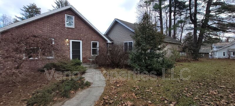 Slingerlands House: 16 Maple Avenue