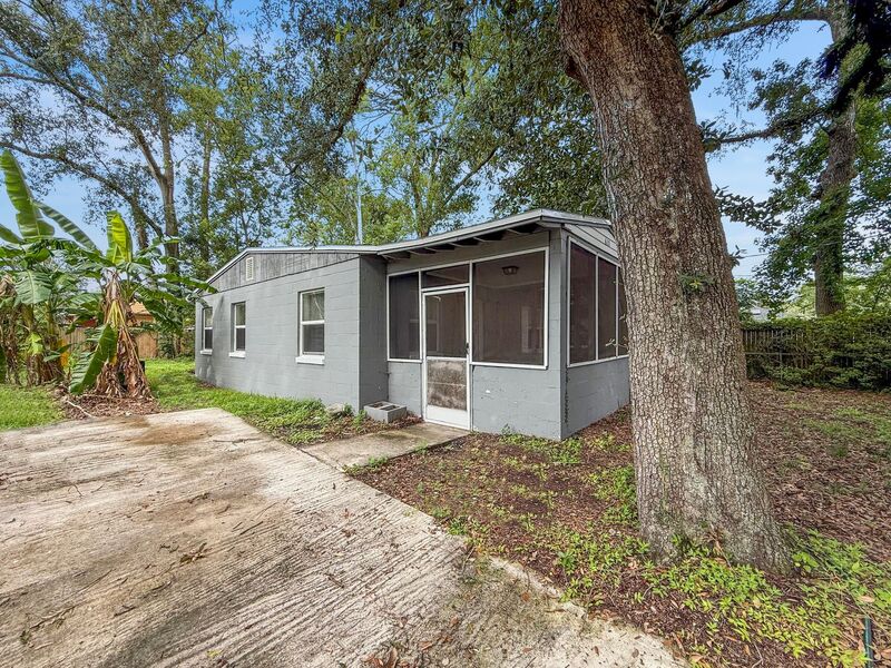 Jacksonville House: 620 Comet St
