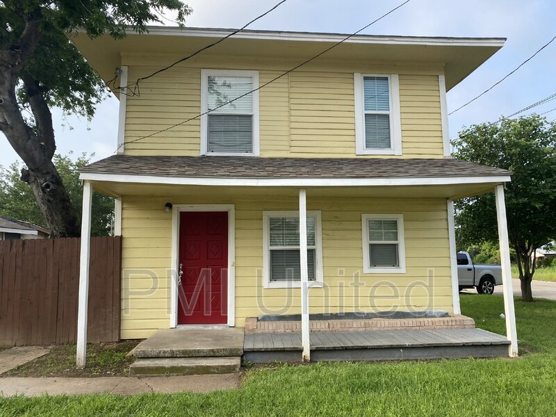 Denton House: 1100 East Hickory Street