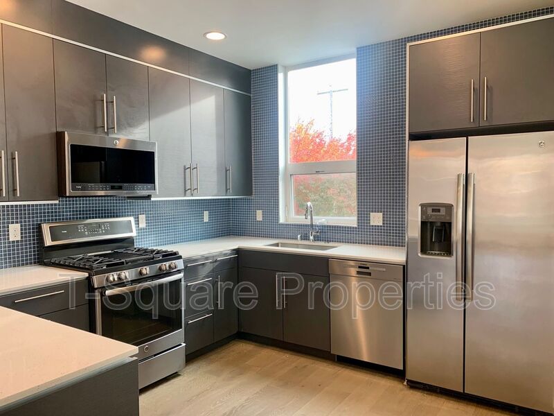 Seattle Townhome: 3905 SW Findlay St