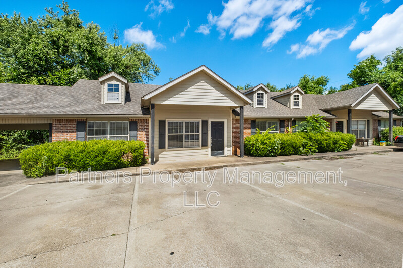 Fayetteville Condo: 1112 West Hendrix Street