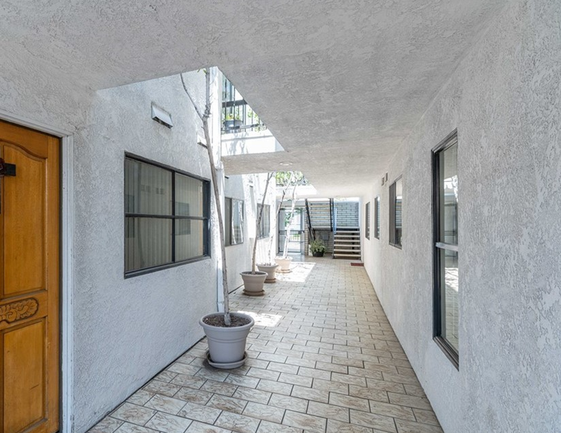 Burbank Condo: 611 S 6th St