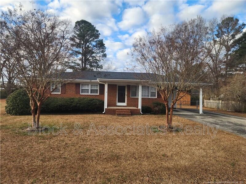 Smithfield House: 206 Britt St