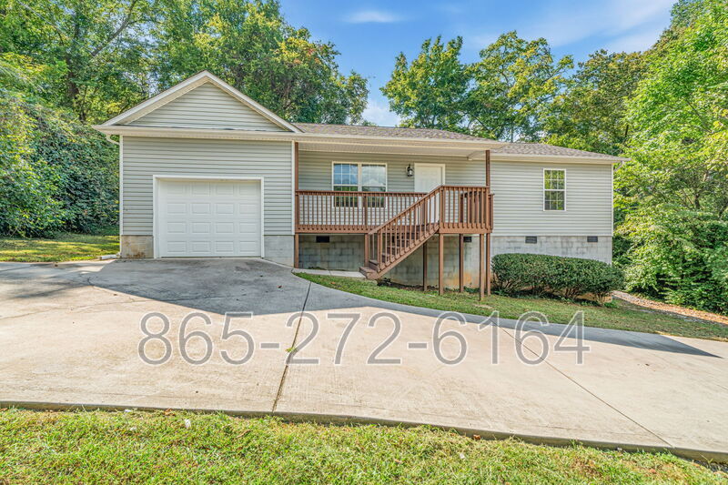 Knoxville House: 2617 Alice Bell Road