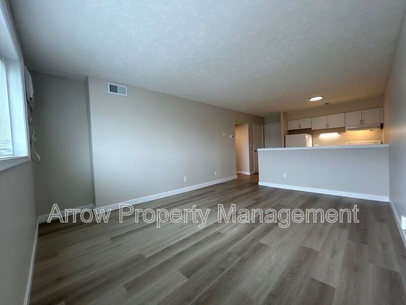 Omaha House: 5703 S 14-3