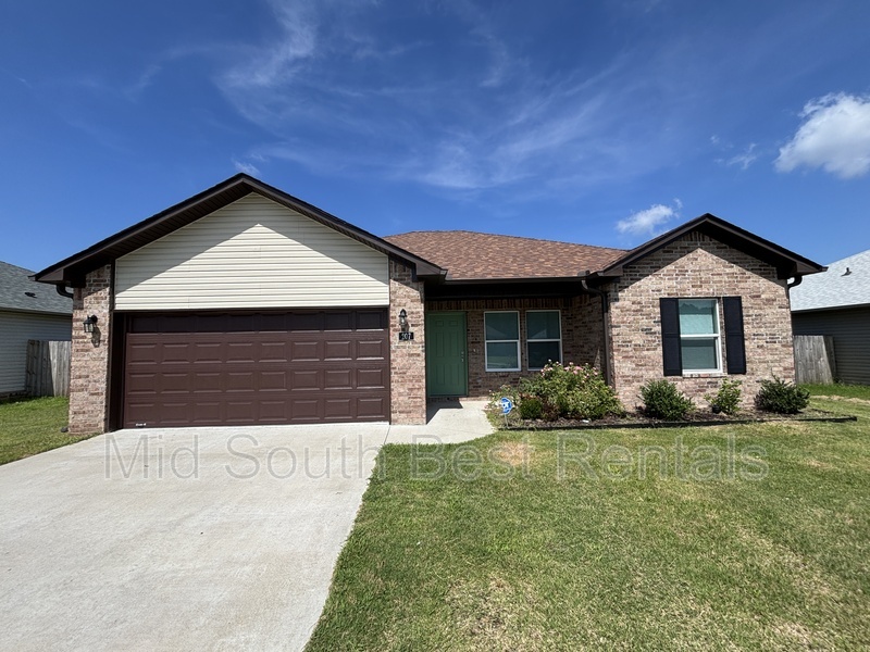 Jacksonville House: 207 Magnolia Ct
