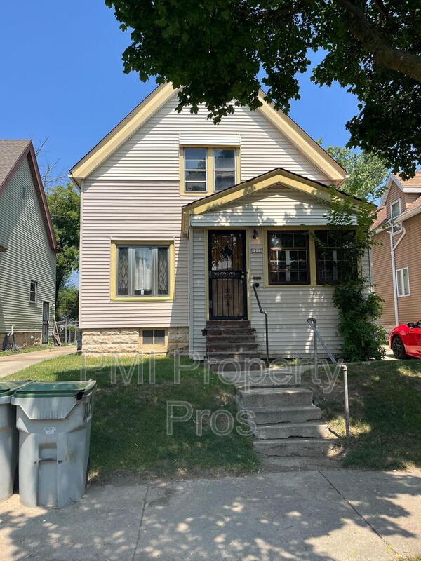 Milwaukee Condo: 2222 W Finn Pl